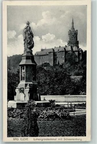 Kleve Lohengrindenkmal mit Schwanenburg