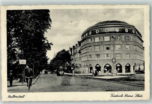 Halberstadt Friedrich-Heine-Platz Radfahrer Straßenbahn