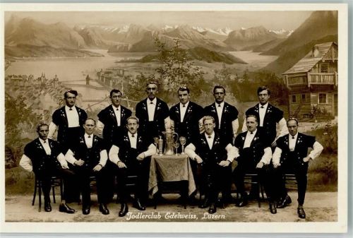 Luzern 1931 Jodlerclub Edelweiss mit Pokale Kunstverlag Goetz Luzern Nr. 3842 Tracht