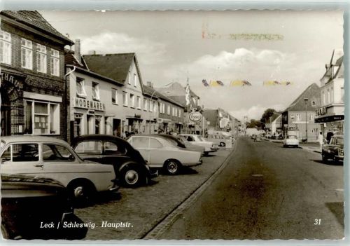 25917 W2262 Leck Gebrauchsspuren Hauptstrasse Tankstelle Auto VW Käfer Foto AK