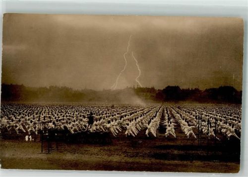 München 1923 Turnfest Massenturnen bei Gewitter Blitze am Himmer Foto Hans Möller