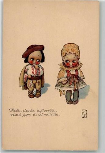 Zwei verliebte Kinder in farbenfroher Tracht