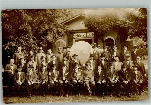 1910 - 1920 Gruppenfoto vor der Schiesshalle