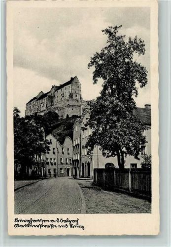 Burghausen Mautnerstraße mit Burg