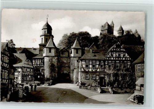 Braunfels Marktplatz mit Schloßportal
