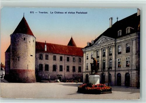 Yverdon-les-Bains Le Chateau et statue Pestalozzi