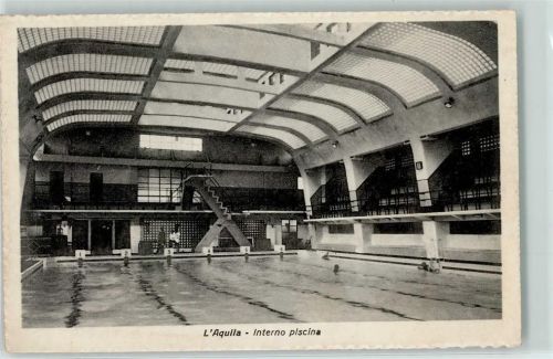 L'Aquila Interno piscina Hallenbad Innenaufnahme