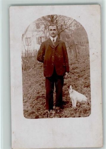 Privatfoto AK Herrchen mit einem Pinscher ca 1918 Foto AK