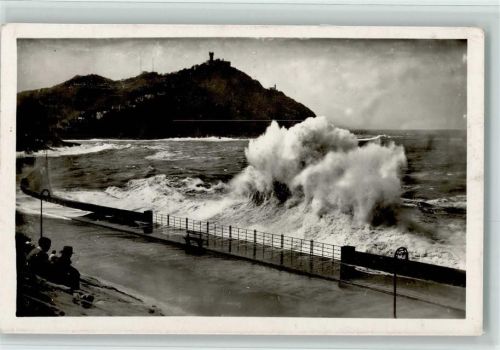 San Sebastian Große Wellen bei Cantabrico
