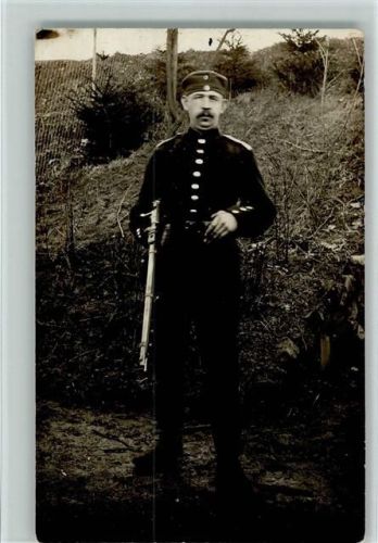 1916 Soldat mit einem Gewehr AK