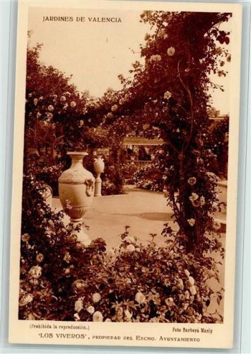 Valencia Park mit Amphoren