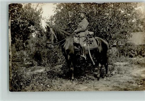 WK I Soldat auf einem Pferd Foto AK