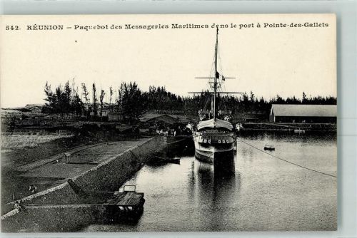 Port Reunion Paquebot des Messagevies Maritimes dans le port a Pointe-des-Gallets Segelschiff