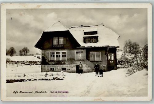 Häusern Cafe-Gasthaus Albtalblick Skilangläuferin Winter