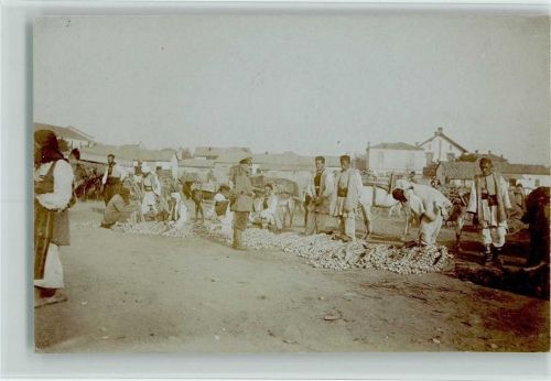 Skopje Uskub 1916 Foto AK Balkan Krieg - Soldaten und Händler verkaufen Waren