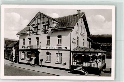Schuld Hotel Falkenberg Fachwerkhaus Straßenuhr Briefkasten