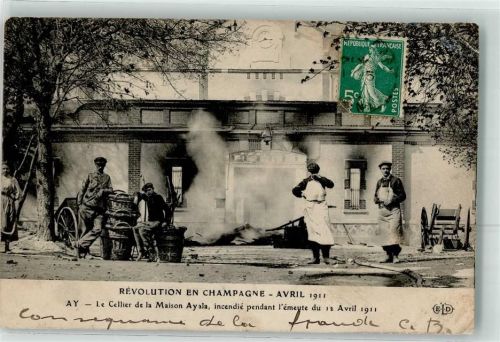 Ay 1911 Revolution en Champagne le Cellier de la Maison Ayala incendie pendant l`emeute