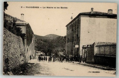 Faugeres Rathaus Schule