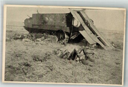 Zerschossener französischer Tank und ein Gefallener Soldat