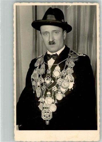 Ein Schützenkönig mit opulenter Schützenkette Privatfoto AK