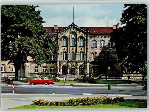 Göttingen Roter Opel Rekord vor Auditorium Maximum