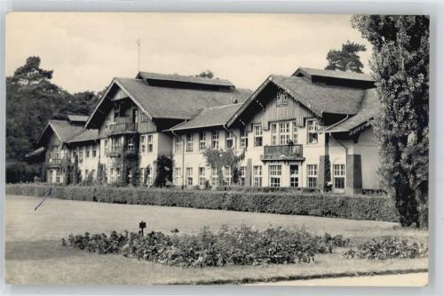 Sommerfeld Haus Balkon Baum Wiese