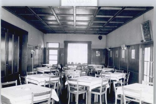 Schneidhain Foto Gasthaus Rothenbacher Tisch Stuhl