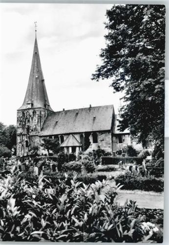 Sörup Kirche Baum Wiese