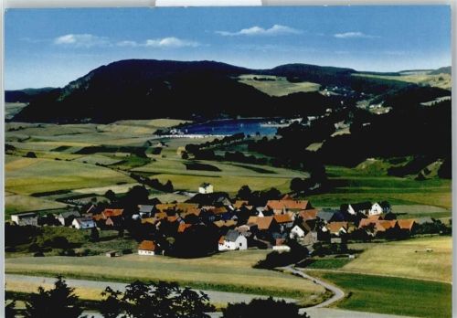 Stormbruch Feld Berg See Haus Baum