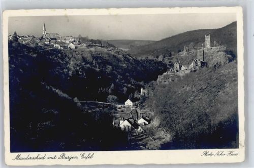 Manderscheid Blick auf Burgen