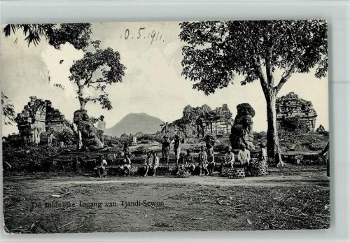 1911 De znidelijke Eingang van Tjandi-Sewoe AK