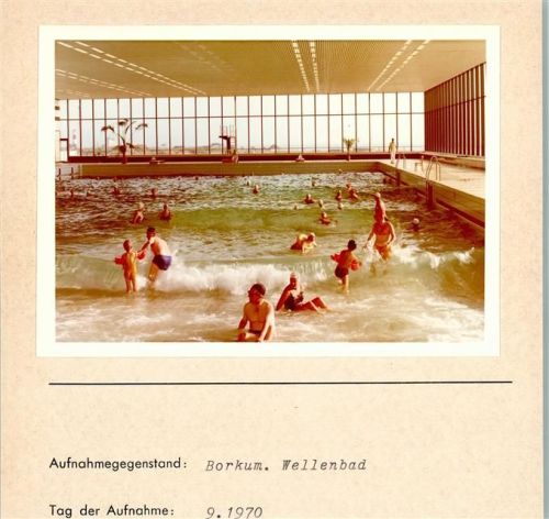 Borkum Wellenbad Innenaufnahme Badekappenpflicht Foto montiert auf Karton