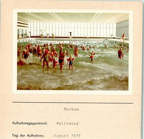 Borkum Wellenbad Innenaufnahme Badekappenpflicht Foto montiert auf Karton