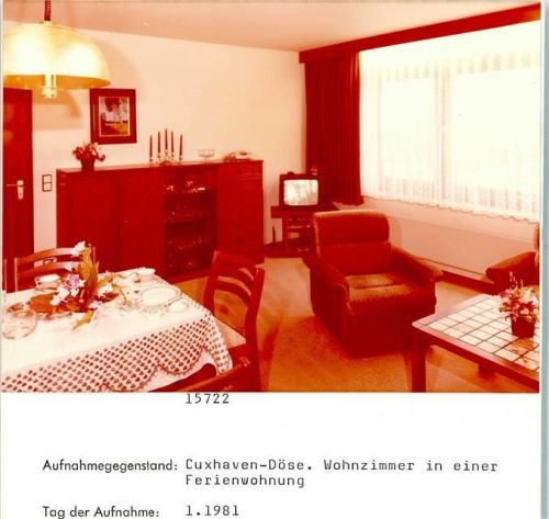 Cuxhaven Cuxhaven Döse Wohnzimmer in einer Ferienwohnung Foto montiert auf Karton