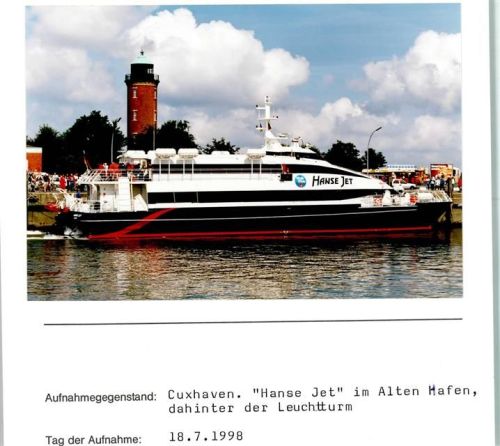 Cuxhaven Hanse Jet im Alten Hafen dahinter Leuchtturm Foto montiert auf Karton