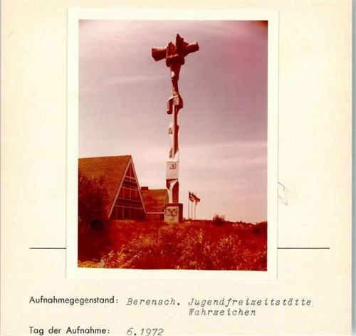 Berensch Jugendfreizeitstätte Wahrzeichen Foto montiert auf Karton