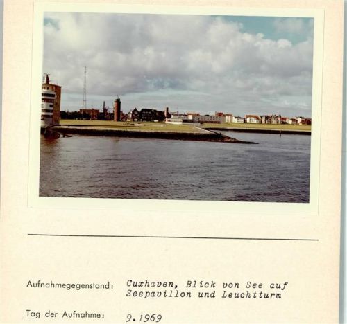 Cuxhaven Blick von See auf Seepavillon und Leuchtturm Foto montiert auf Karton
