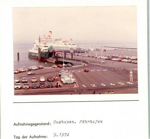 Cuxhaven Fährhafen Autos Foto montiert auf Karton