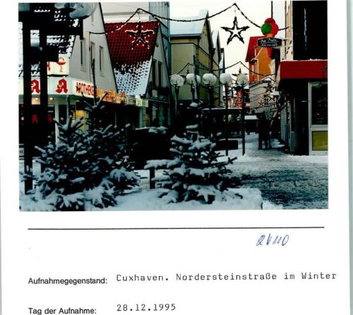 Cuxhaven Winteraufnahme Nordersteinstraße Apotheke Foto montiert auf Karton