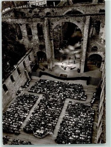 Bad Hersfeld Festspiele in der Stiftsruine Blick auf Bühne und Zuschauerrraum