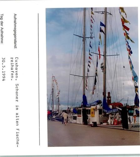 Cuxhaven Alte Segler Schoner im alten Fischereihafen Foto montiert auf Karton