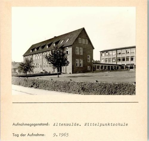Altenwalde Mittelpunktschule Foto montiert auf Karton