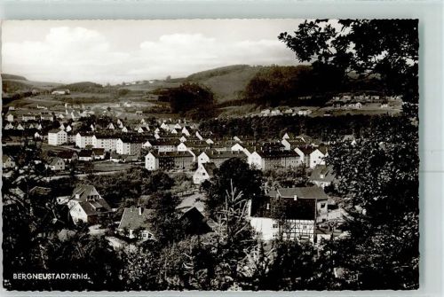 Bergneustadt Rückseite mit Abschürfungen bzw Kleberesten