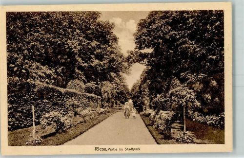 Riesa Im Stadtpark Mutter mit Kind