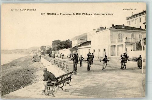 Menton Promenade du Midi Pecheurs retirant leurs filets