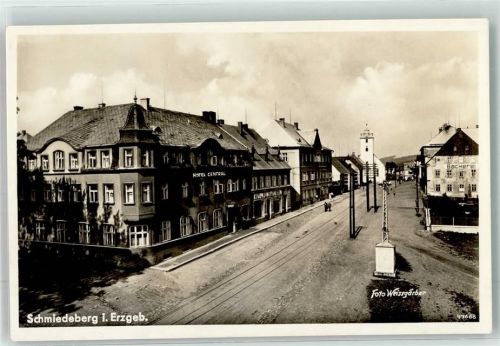 Schmiedeberg Dorfstraße mit Hotel Central