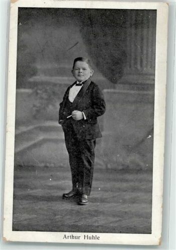 1930 - 1935 Arthur Huhle mit Zigarette
