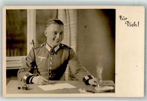 1940 Landser in Uniform beim schreiben eines Feldpostbriefes an seine Liebste Feldpost Inf.-Panzer-Jäger-Ers.-Komp. 211