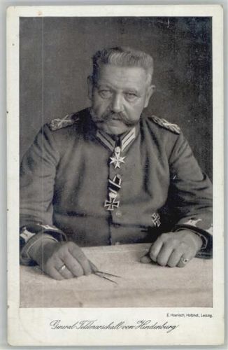 1917 mit Orden und Abzeichen