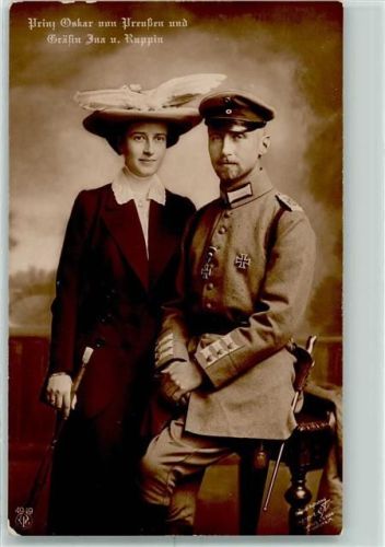 Prinz Oskar in Uniform mit Eisernes Kreuz und Gräfin Ina v. Ruppin Verlag NPG 4949 AK